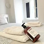 Quarto Privativo Com Banheiro Compartilhado