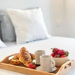 Quarto Privativo Com Banheiro Compartilhado